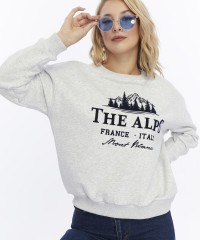 Kadife The Alps Desenli Gri Melanj Yumuşak Dokulu Regular Fit Bisiklet Yaka Kadın Sweatshirt Kadife The Alps Desenli Gri Melanj Yumuşak Dokulu Regular Fit Bisiklet Yaka Kadın Sweatshirt