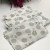 Tavşan Desenli Müslin Örtü Ve 3'Lü Mendil Seti Tavşan Desenli Müslin Örtü Ve 3'Lü Mendil Seti