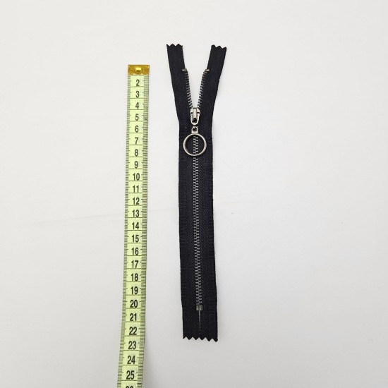 Siyah Metalik Dişli Yuvarlak Halka Fermuar | Mont-Çanta Fermuarı Uzunluk: 20 cm Siyah Siyah Metalik Dişli Yuvarlak Halka Fermuar | Mont-Çanta Fermuarı Uzunluk: 20 cm Siyah