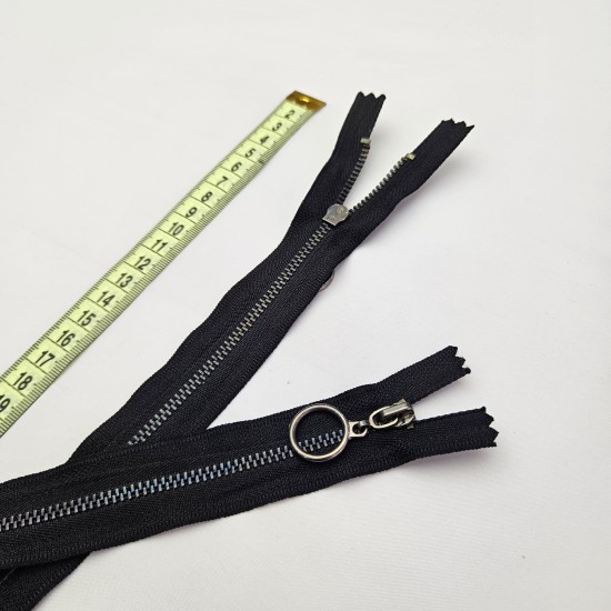 Siyah Metalik Dişli Yuvarlak Halka Fermuar | Mont-Çanta Fermuarı Uzunluk: 20 cm Siyah Siyah Metalik Dişli Yuvarlak Halka Fermuar | Mont-Çanta Fermuarı Uzunluk: 20 cm Siyah